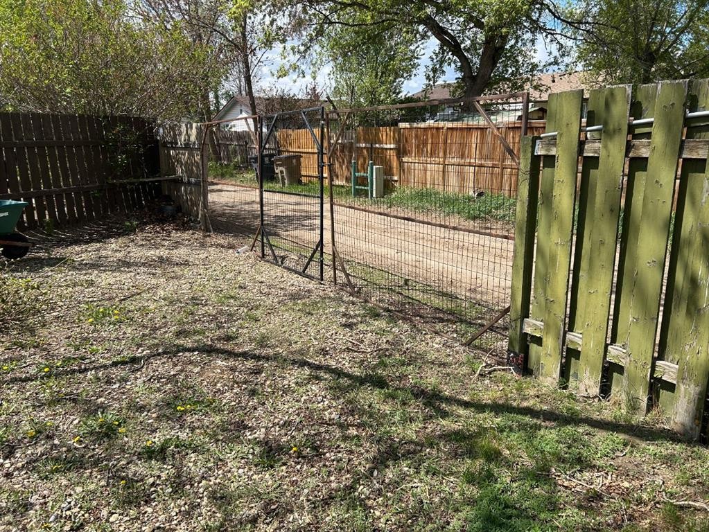 44 Wildrose Crescent West, Brooks, AB - Outdoor