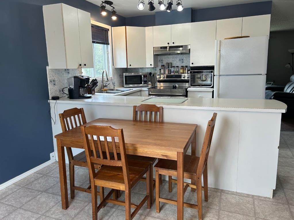 44 Wildrose Crescent West, Brooks, AB - Indoor