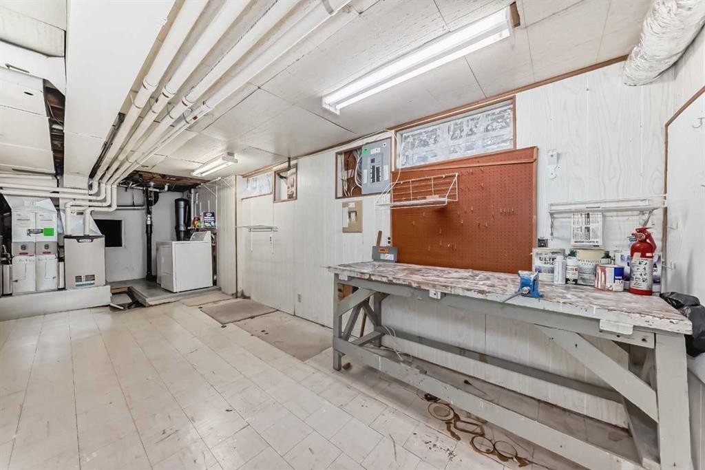 6623 Lethbridge Crescent Sw, Calgary, AB - Indoor