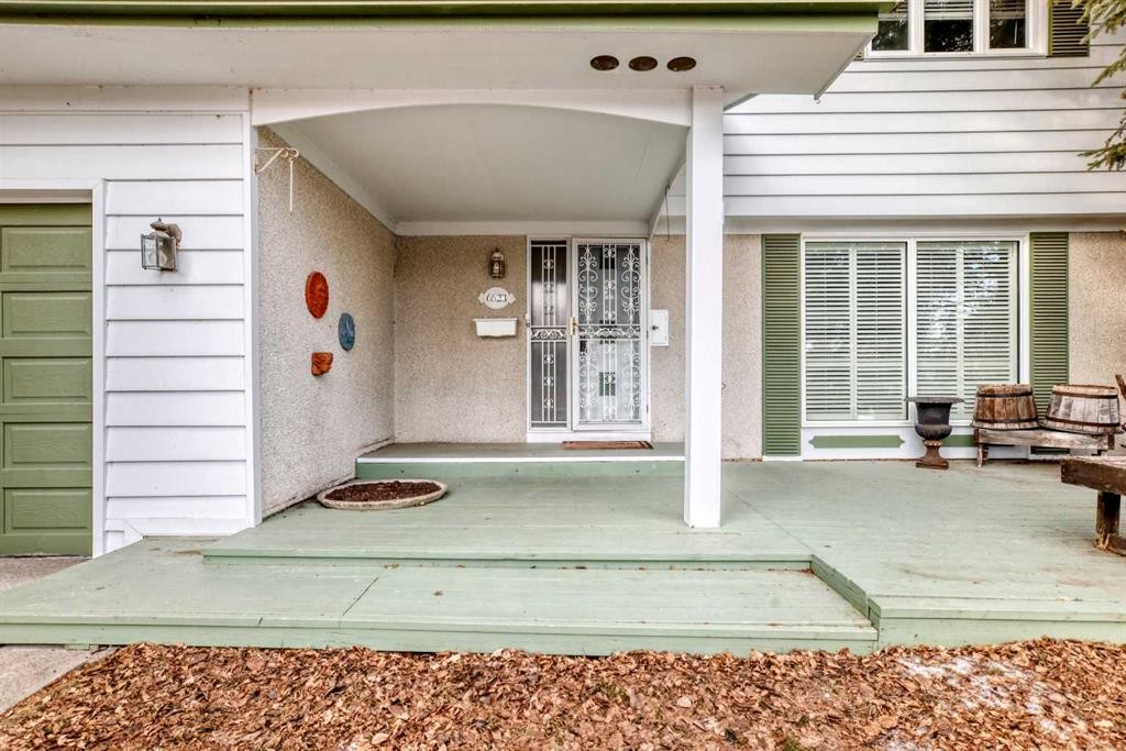 6623 Lethbridge Crescent Sw, Calgary, AB - Outdoor