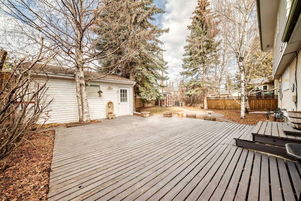 6623 Lethbridge Crescent Sw, Calgary, AB - Outdoor