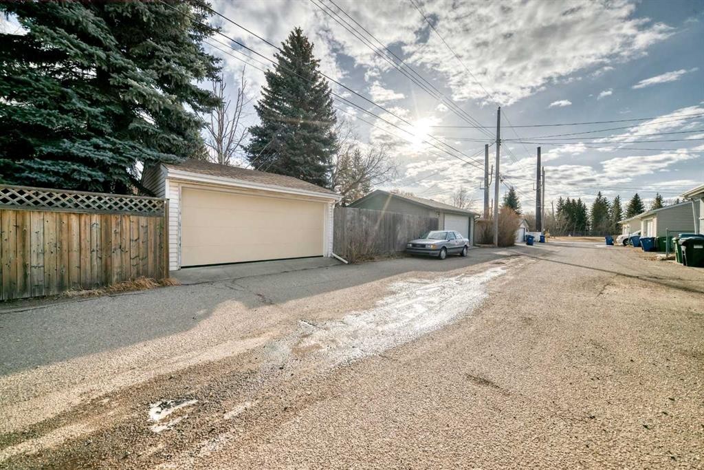 6623 Lethbridge Crescent Sw, Calgary, AB - Outdoor