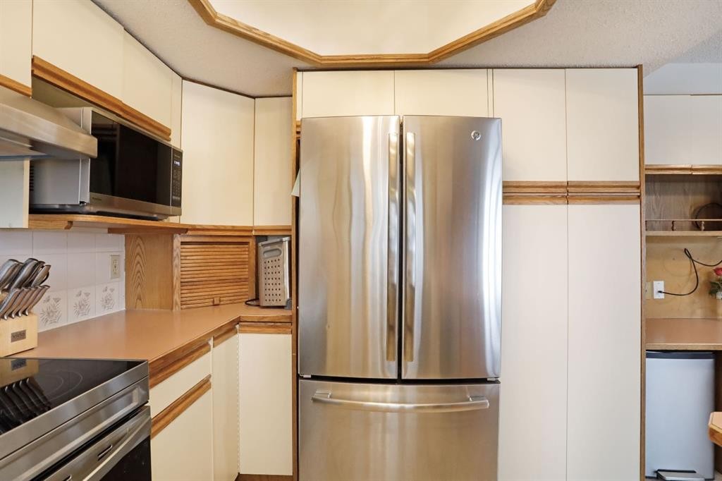 5 Fairview Crescent East, Brooks, AB - Indoor Photo Showing Kitchen