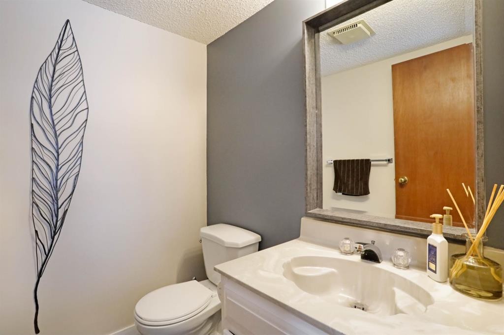 5 Fairview Crescent East, Brooks, AB - Indoor Photo Showing Bathroom