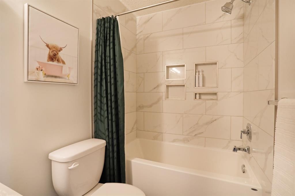 5 Fairview Crescent East, Brooks, AB - Indoor Photo Showing Bathroom