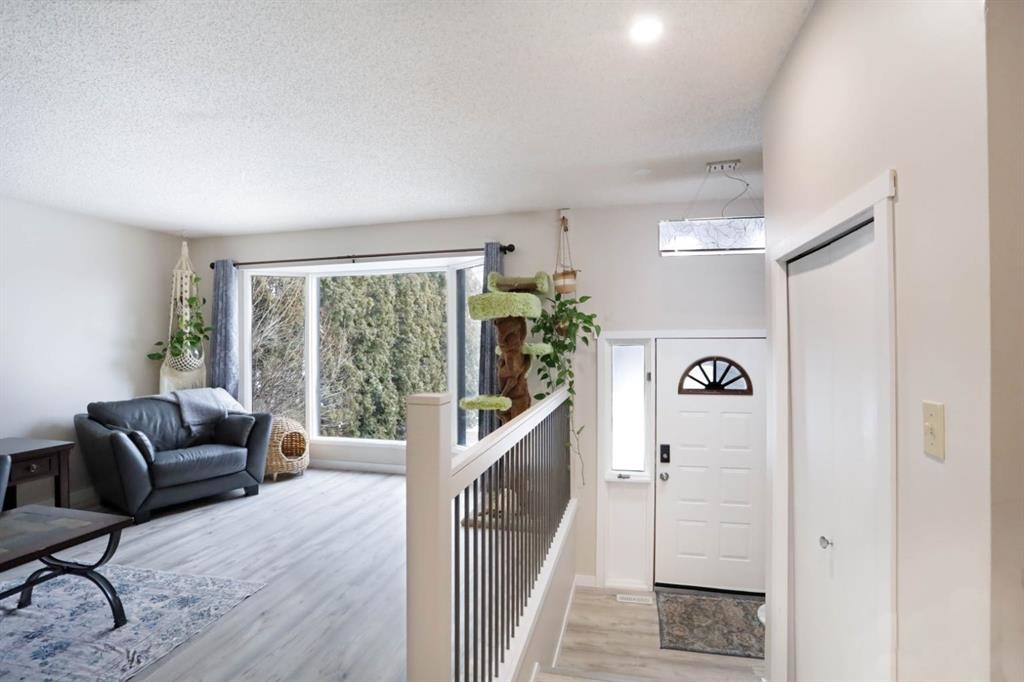 5 Fairview Crescent East, Brooks, AB - Indoor