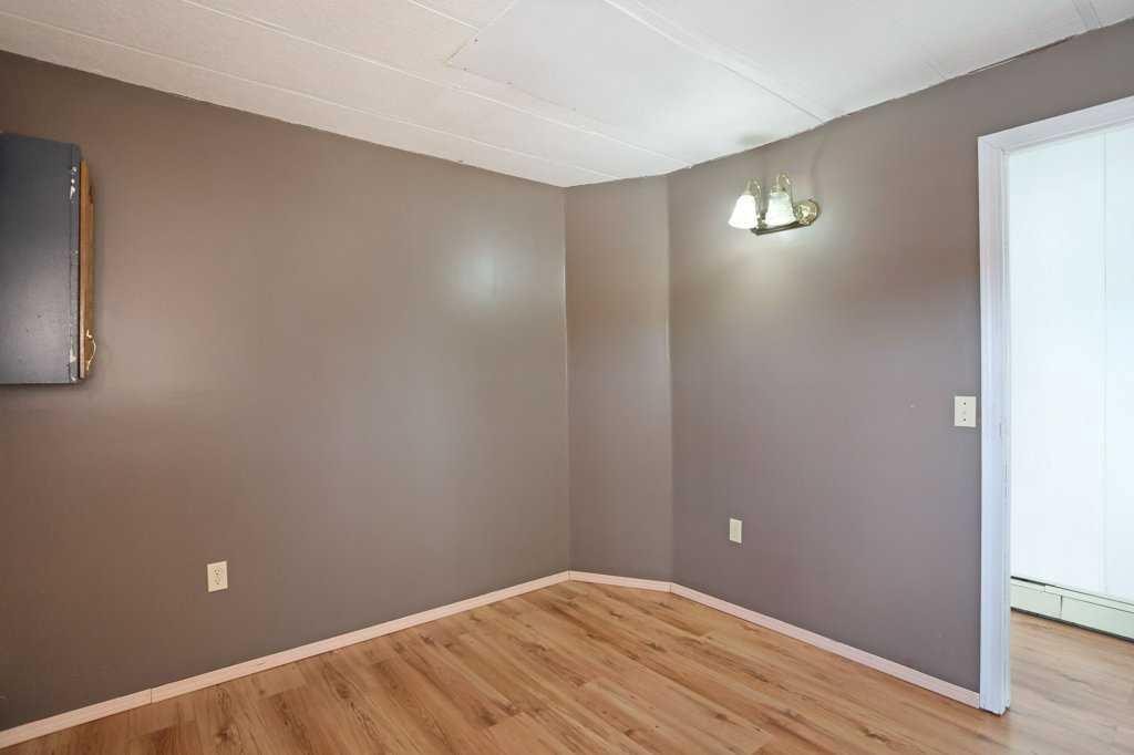 102 Centre Street, Duchess, AB