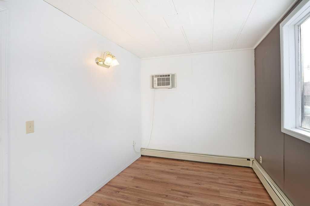 102 Centre Street, Duchess, AB