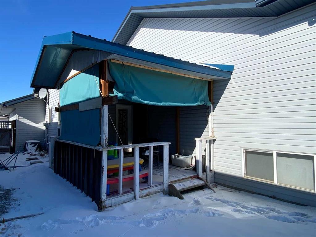 12 Pleasant Park Place West, Brooks, AB - Outdoor With Exterior