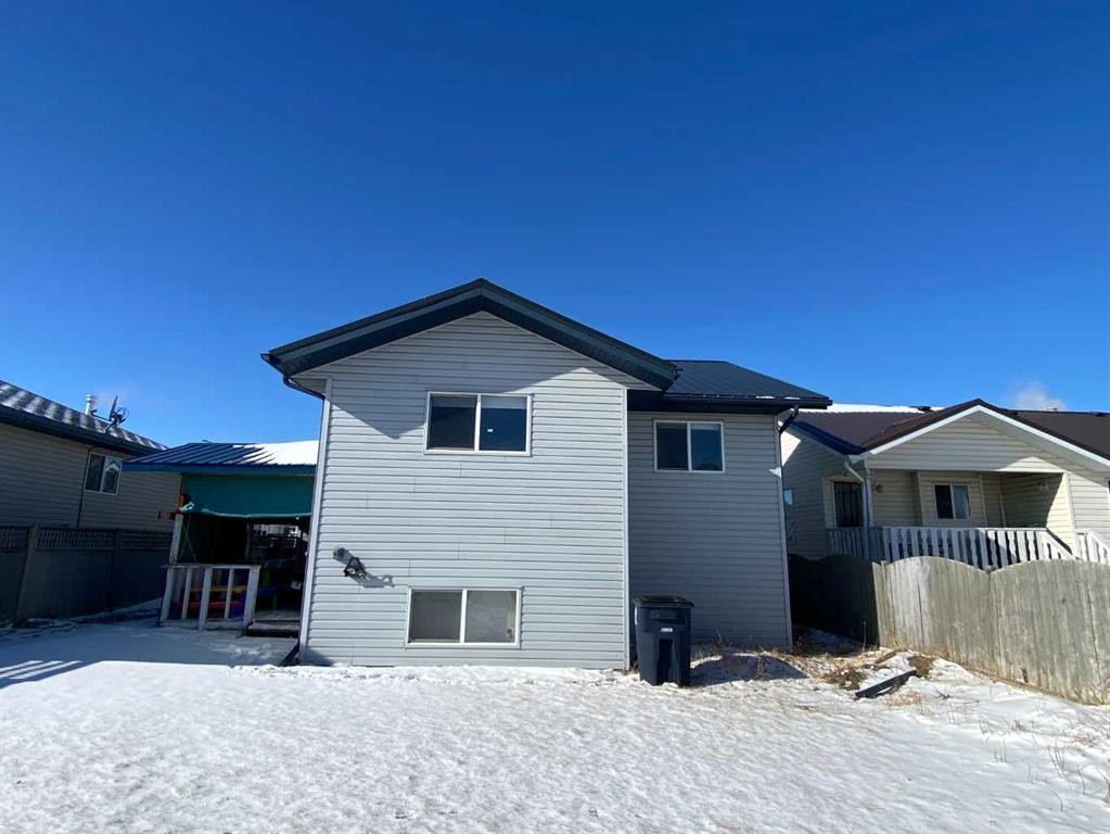 12 Pleasant Park Place West, Brooks, AB - Outdoor