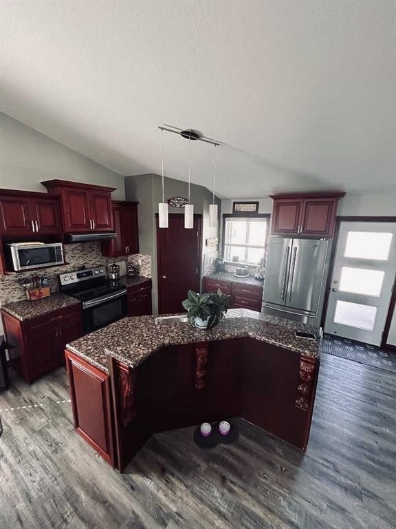 223 15 Street East, Brooks, AB - Indoor Photo Showing Kitchen