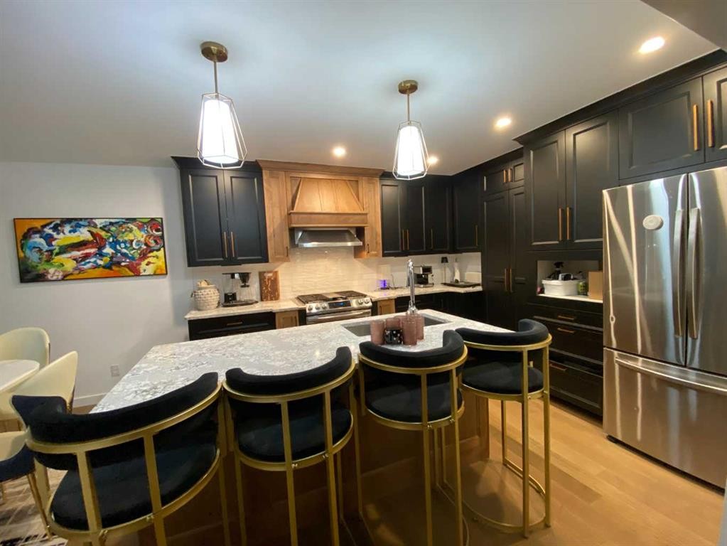 564 5 Street West, Brooks, AB - Indoor Photo Showing Kitchen With Upgraded Kitchen
