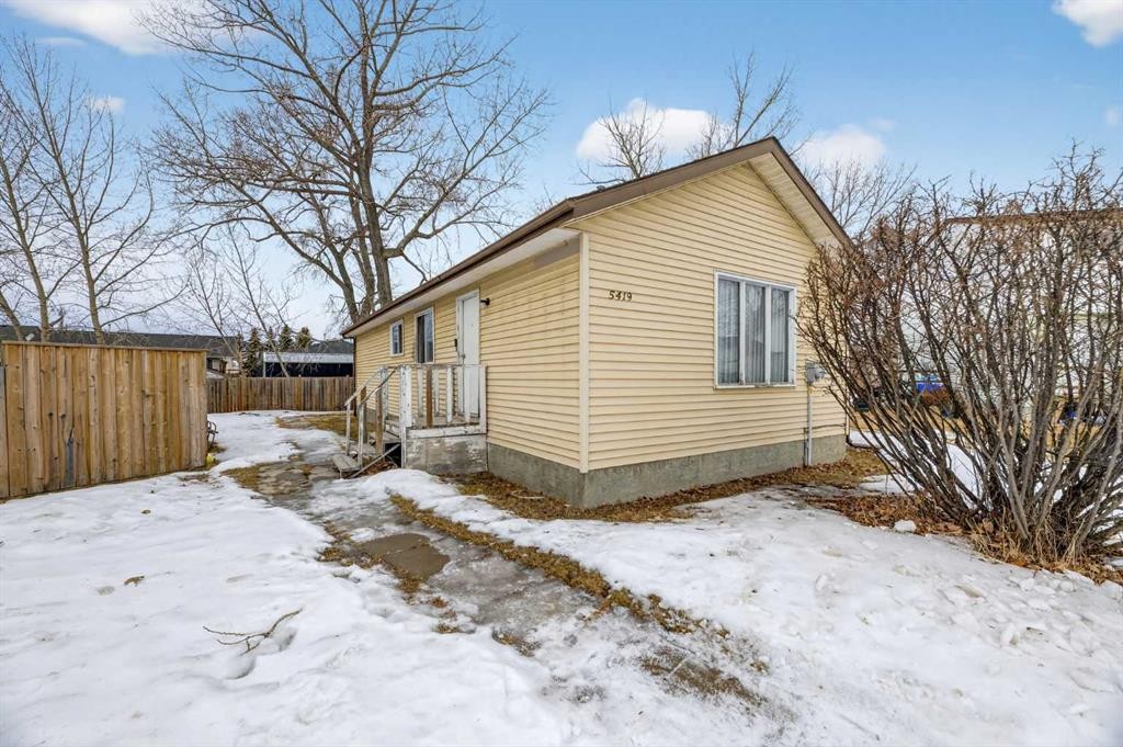 5419 56A Street Close, Olds, AB - Outdoor