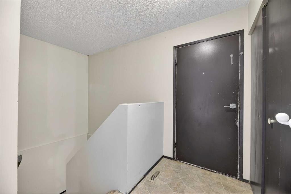 5419 56A Street Close, Olds, AB - Indoor Photo Showing Other Room