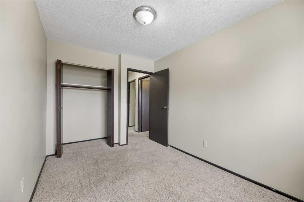 5419 56A Street Close, Olds, AB - Indoor Photo Showing Other Room