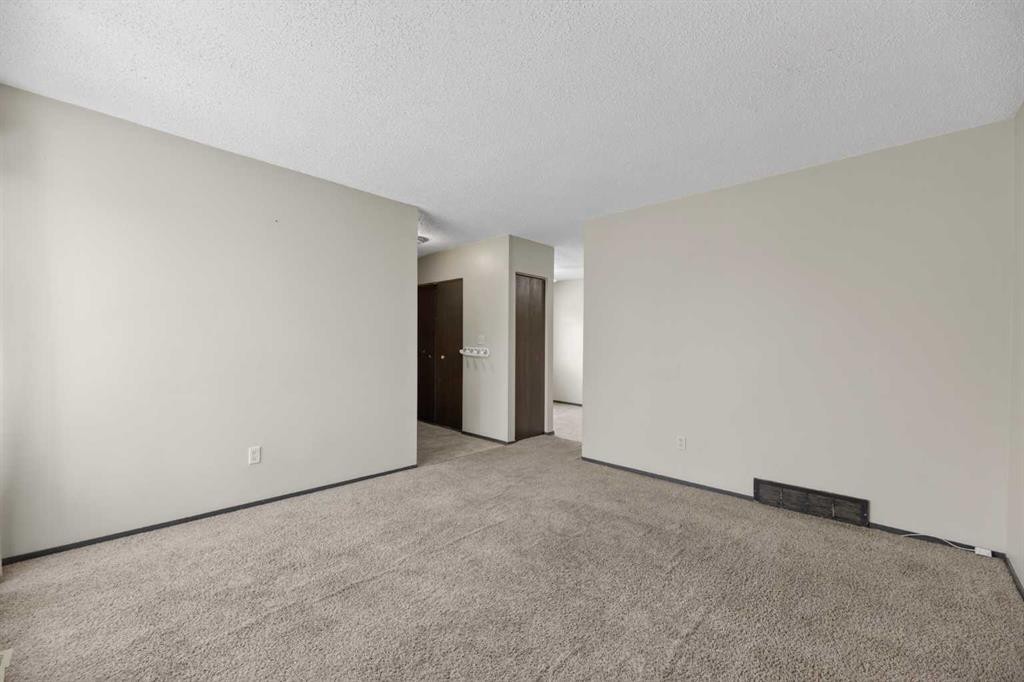 5419 56A Street Close, Olds, AB - Indoor Photo Showing Other Room