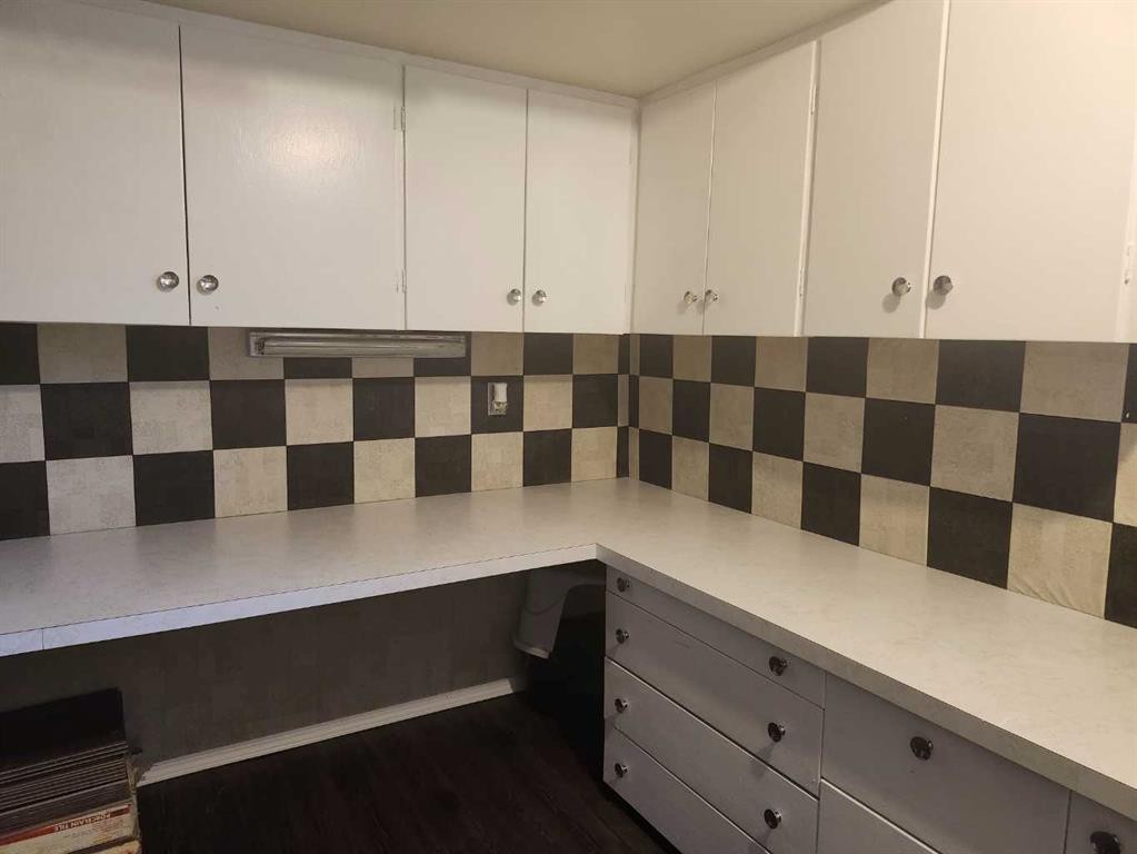 104 23 Street Nw, Drumheller, AB - Indoor