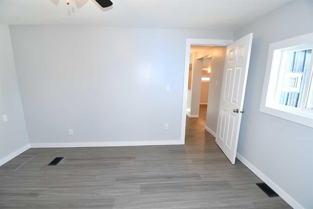 24-831 2 Avenue, Bassano, AB