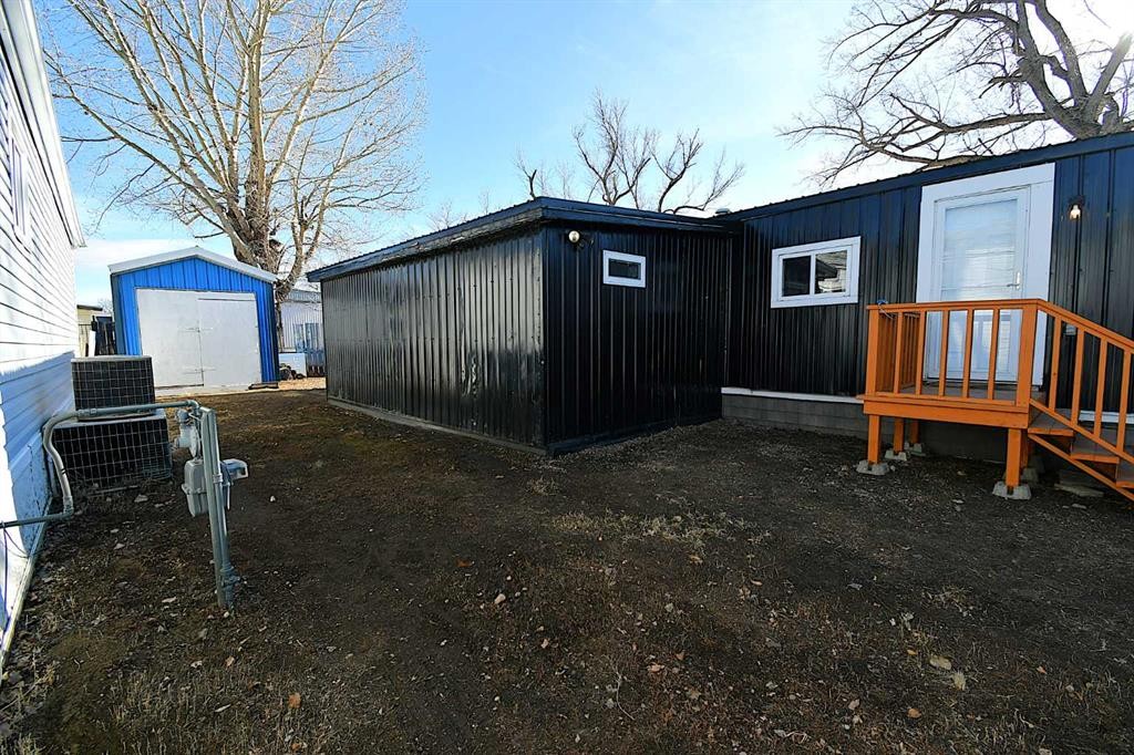 24-831 2 Avenue, Bassano, AB