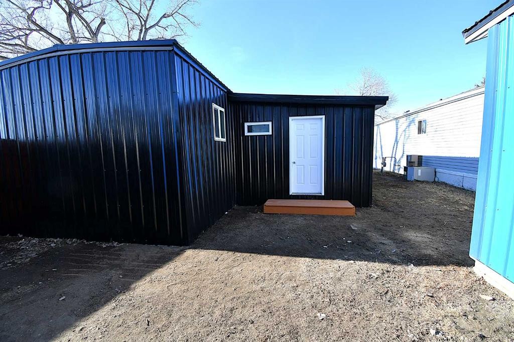 24-831 2 Avenue, Bassano, AB