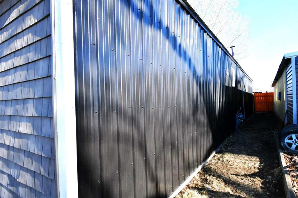 24-831 2 Avenue, Bassano, AB