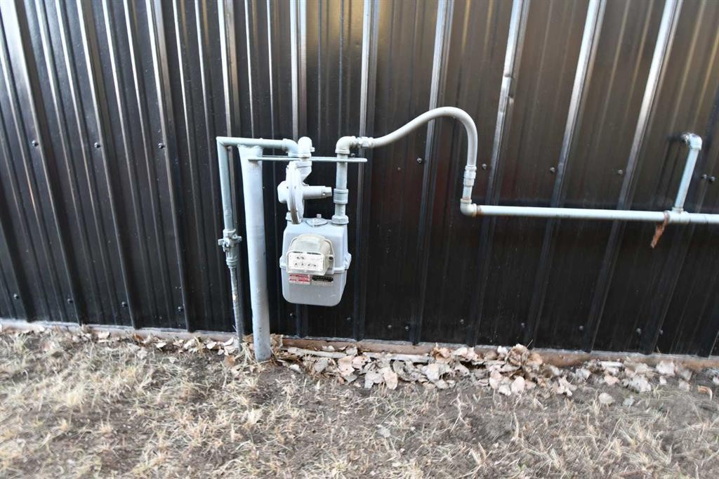 24-831 2 Avenue, Bassano, AB