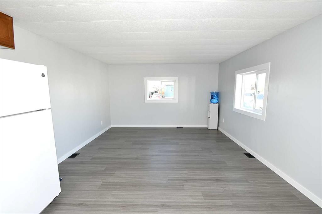 24-831 2 Avenue, Bassano, AB