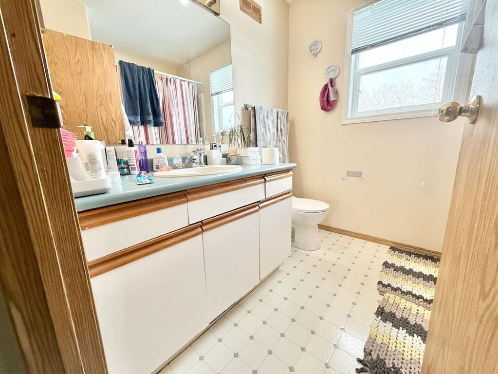 5 Garrow Crescent East, Brooks, AB - Indoor Photo Showing Bathroom
