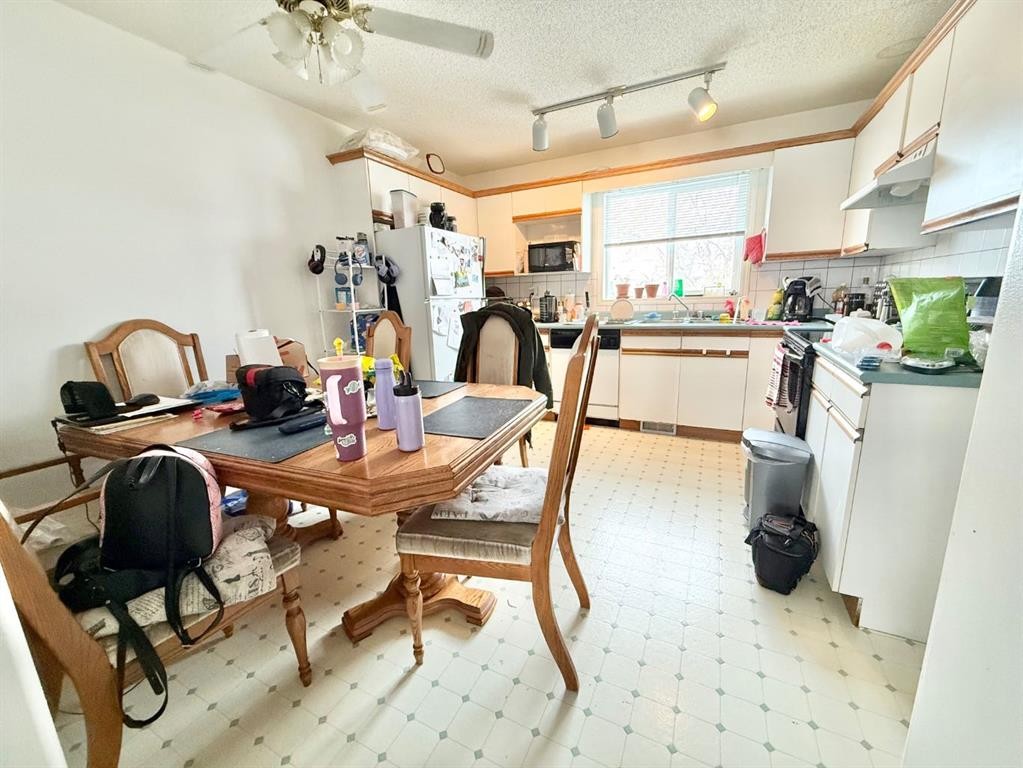 5 Garrow Crescent East, Brooks, AB - Indoor