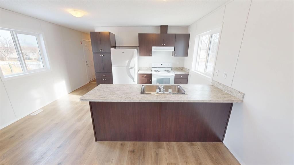 14-831 2 Avenue, Bassano, AB