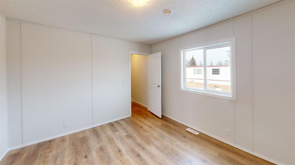 14-831 2 Avenue, Bassano, AB