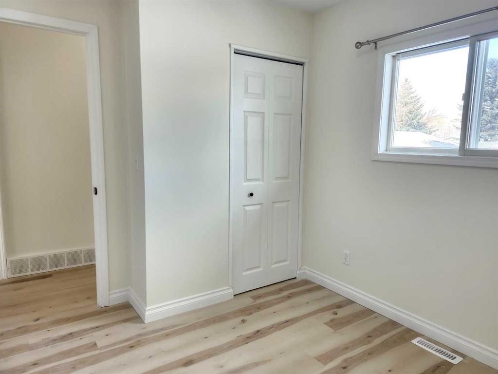 1318 Newcastle Trail, Drumheller, AB - Indoor Photo Showing Other Room