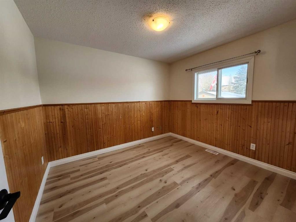 1318 Newcastle Trail, Drumheller, AB - Indoor Photo Showing Other Room