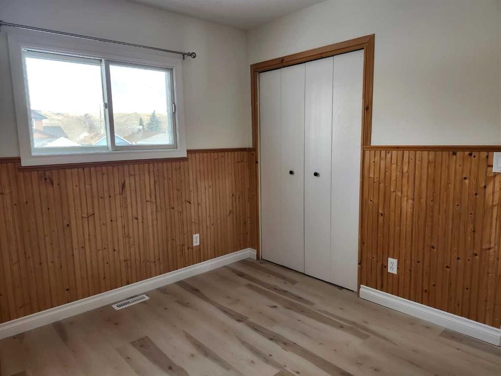 1318 Newcastle Trail, Drumheller, AB - Indoor Photo Showing Other Room