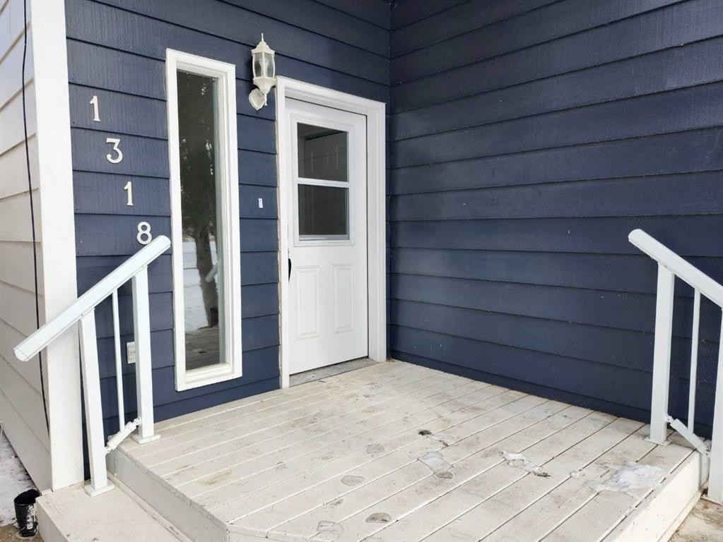 1318 Newcastle Trail, Drumheller, AB - Outdoor With Exterior