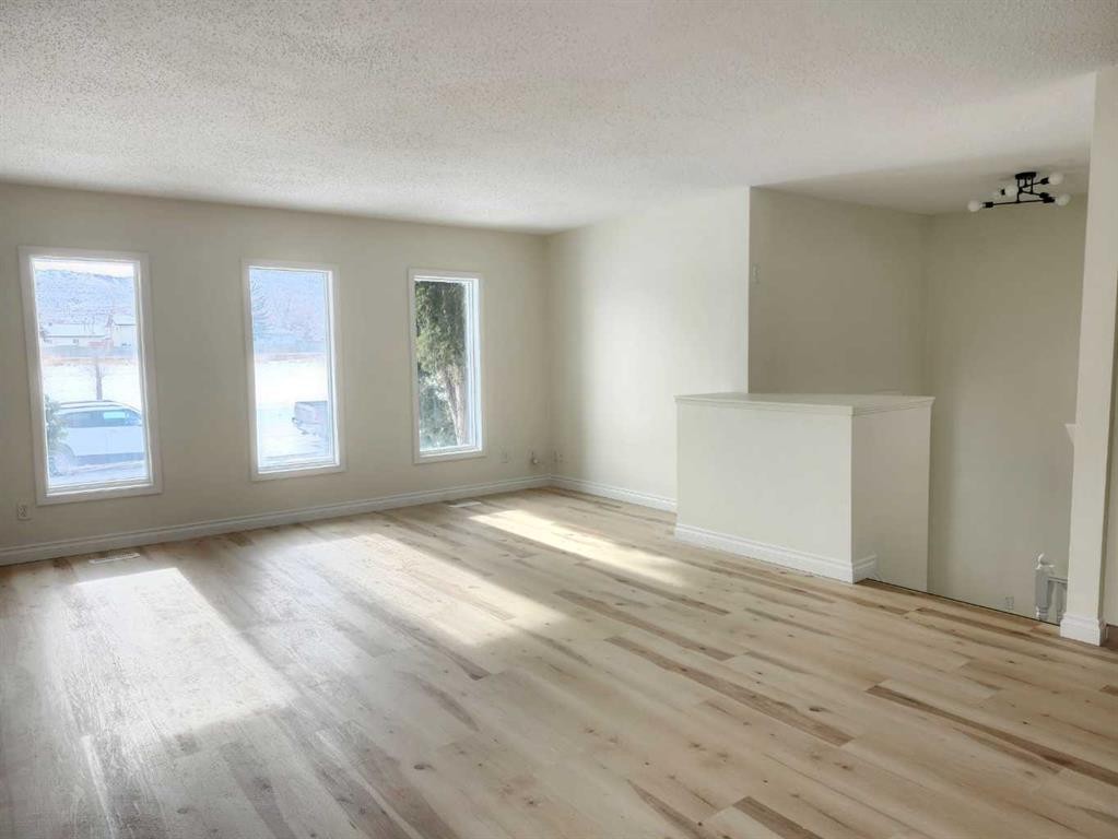 1318 Newcastle Trail, Drumheller, AB - Indoor