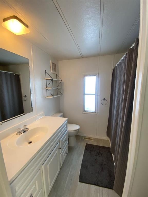 220 1 Avenue Se, Youngstown, AB - Indoor Photo Showing Bathroom