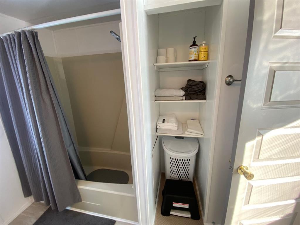 220 1 Avenue Se, Youngstown, AB - Indoor