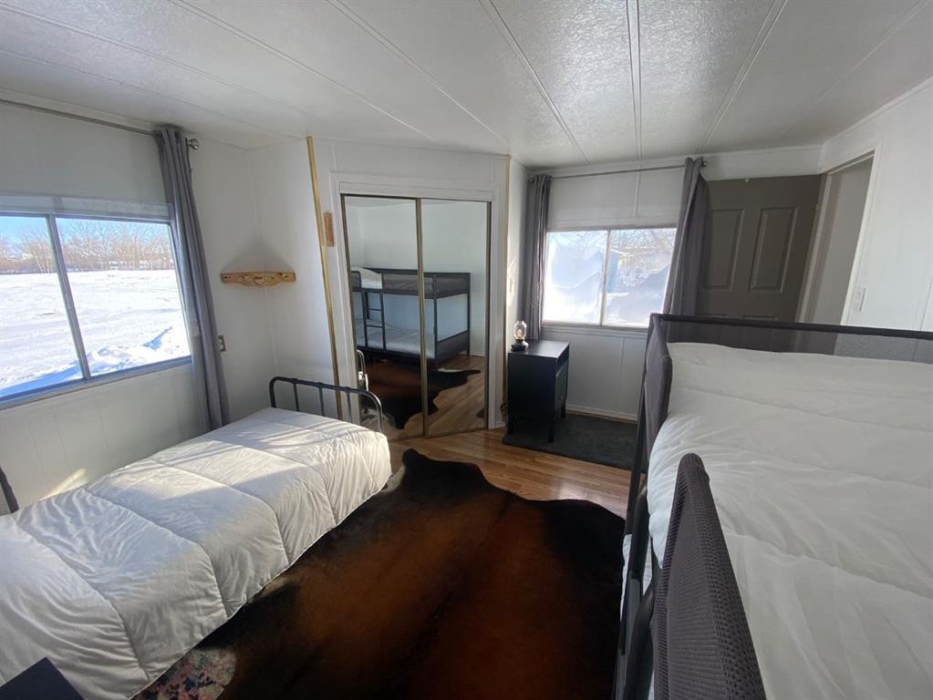 220 1 Avenue Se, Youngstown, AB - Indoor Photo Showing Bedroom