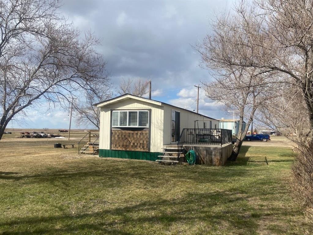 220 1 Avenue Se, Youngstown, AB - Outdoor With Deck Patio Veranda