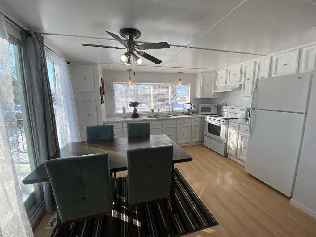 220 1 Avenue Se, Youngstown, AB - Indoor