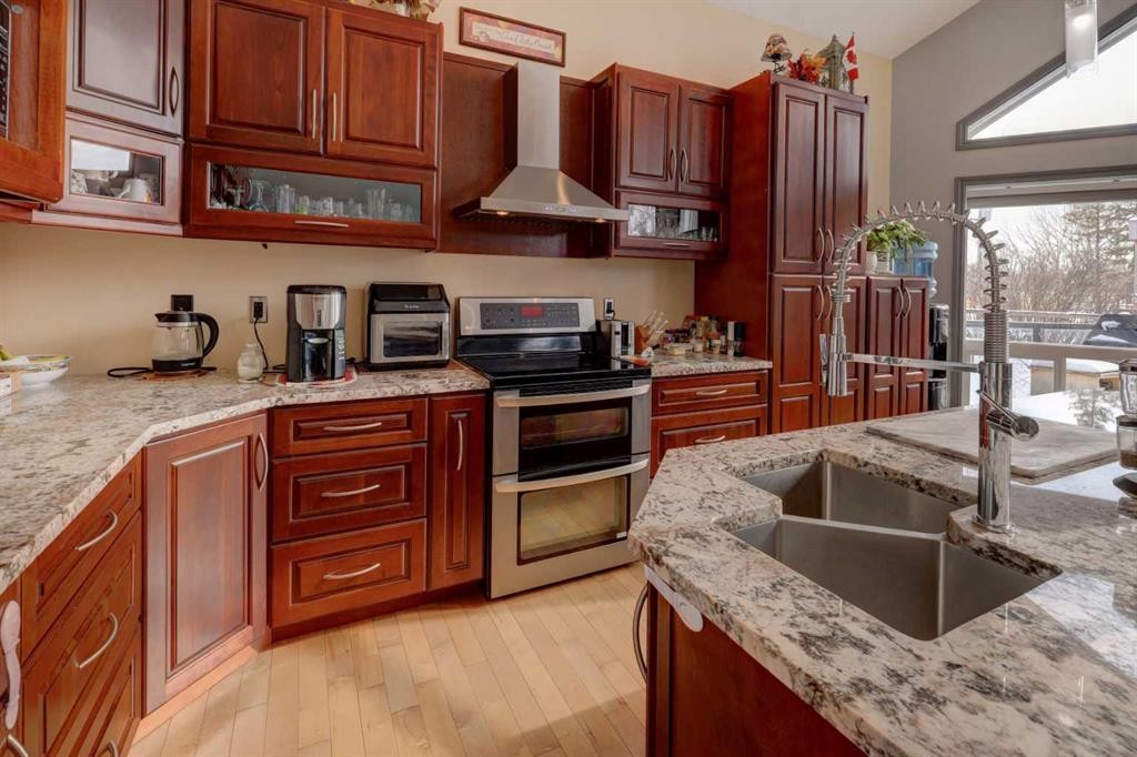 336 Mabbott Road, Drumheller, AB - Indoor Photo Showing Kitchen With Double Sink