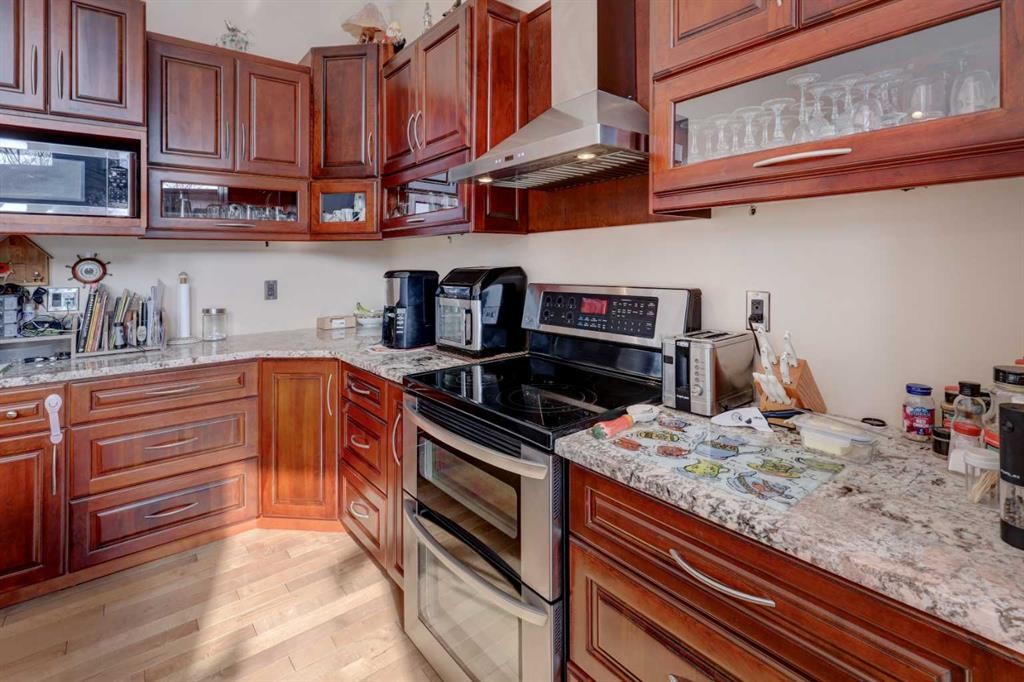 336 Mabbott Road, Drumheller, AB - Indoor Photo Showing Kitchen