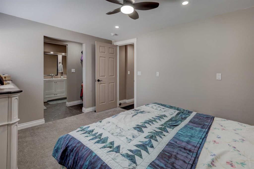 336 Mabbott Road, Drumheller, AB - Indoor Photo Showing Bedroom