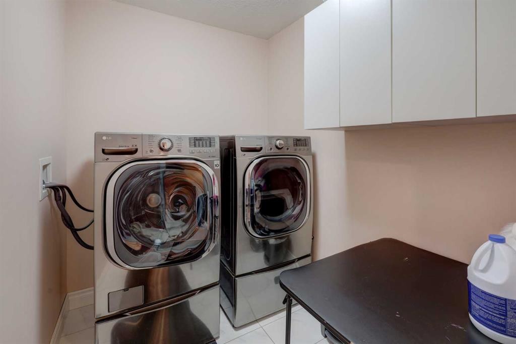 336 Mabbott Road, Drumheller, AB - Indoor Photo Showing Laundry Room