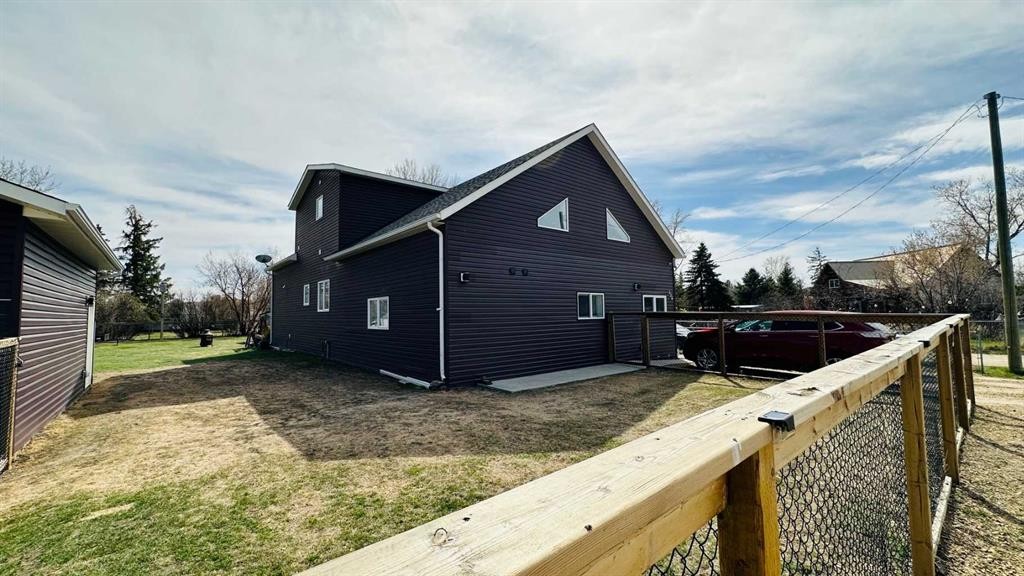 336 Mabbott Road, Drumheller, AB - Outdoor With Exterior