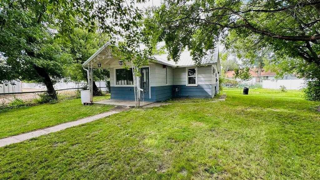 1133 300 Newcastle Place, Drumheller, AB - Outdoor