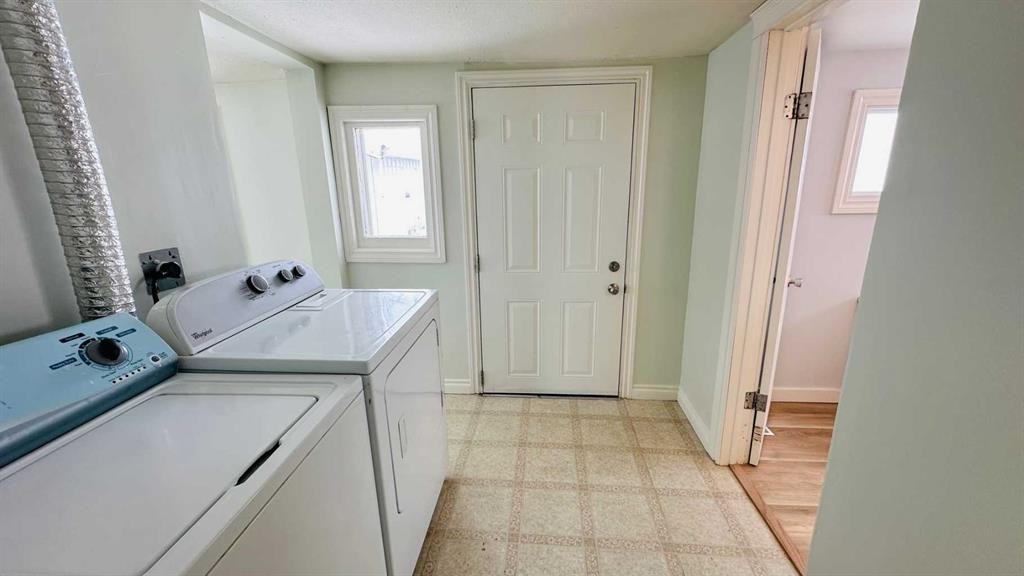 1133 300 Newcastle Place, Drumheller, AB - Indoor Photo Showing Laundry Room