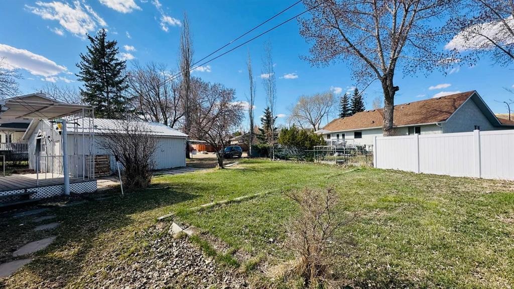 1133 300 Newcastle Place, Drumheller, AB - Outdoor