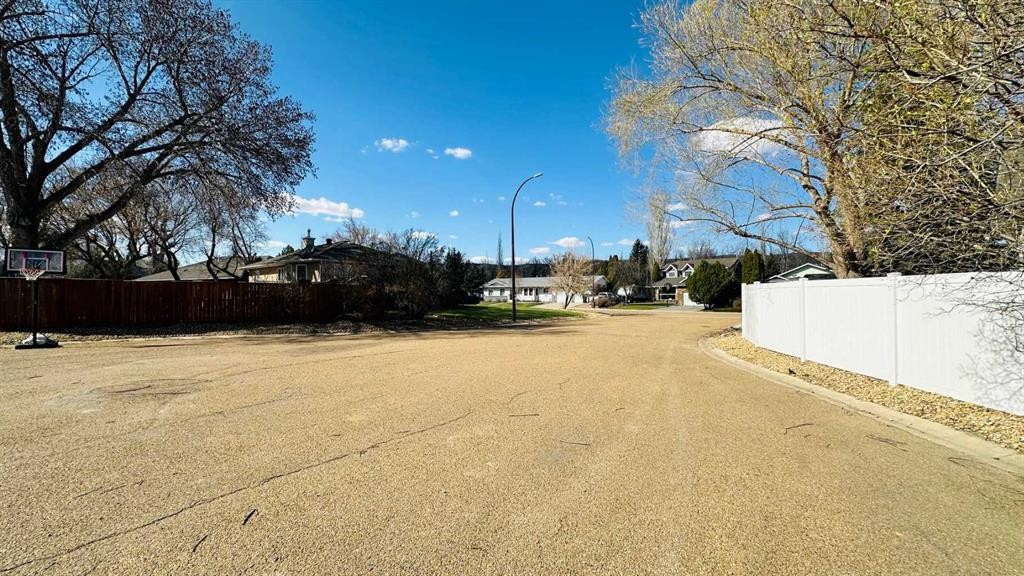 1133 300 Newcastle Place, Drumheller, AB - Outdoor